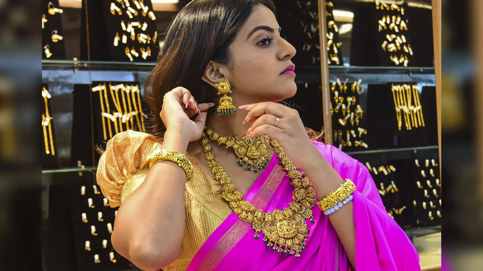 Gold Price: 450 रुपये की तेजी के साथ सोना मस्त, चांदी चमकी