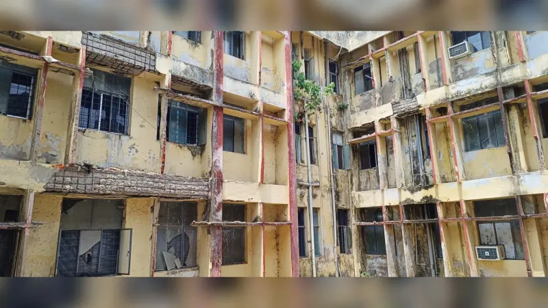 आचार संहिता में फंसी ANMMCH के सर्जरी व मेडिसिन वार्ड भवन की मरम्मत, हर दिन खतरे में 300 से अधिक लोगों की जान