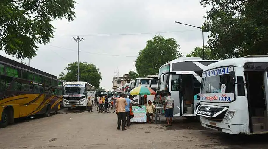 Unnao accident: बिना परमिट चल रही बिहार से दिल्ली के लिए सैकड़ों बस, फिटनेस भी राम भरोसे