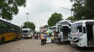 Unnao accident: बिना परमिट चल रही बिहार से दिल्ली के लिए सैकड़ों बस, फिटनेस भी राम भरोसे
