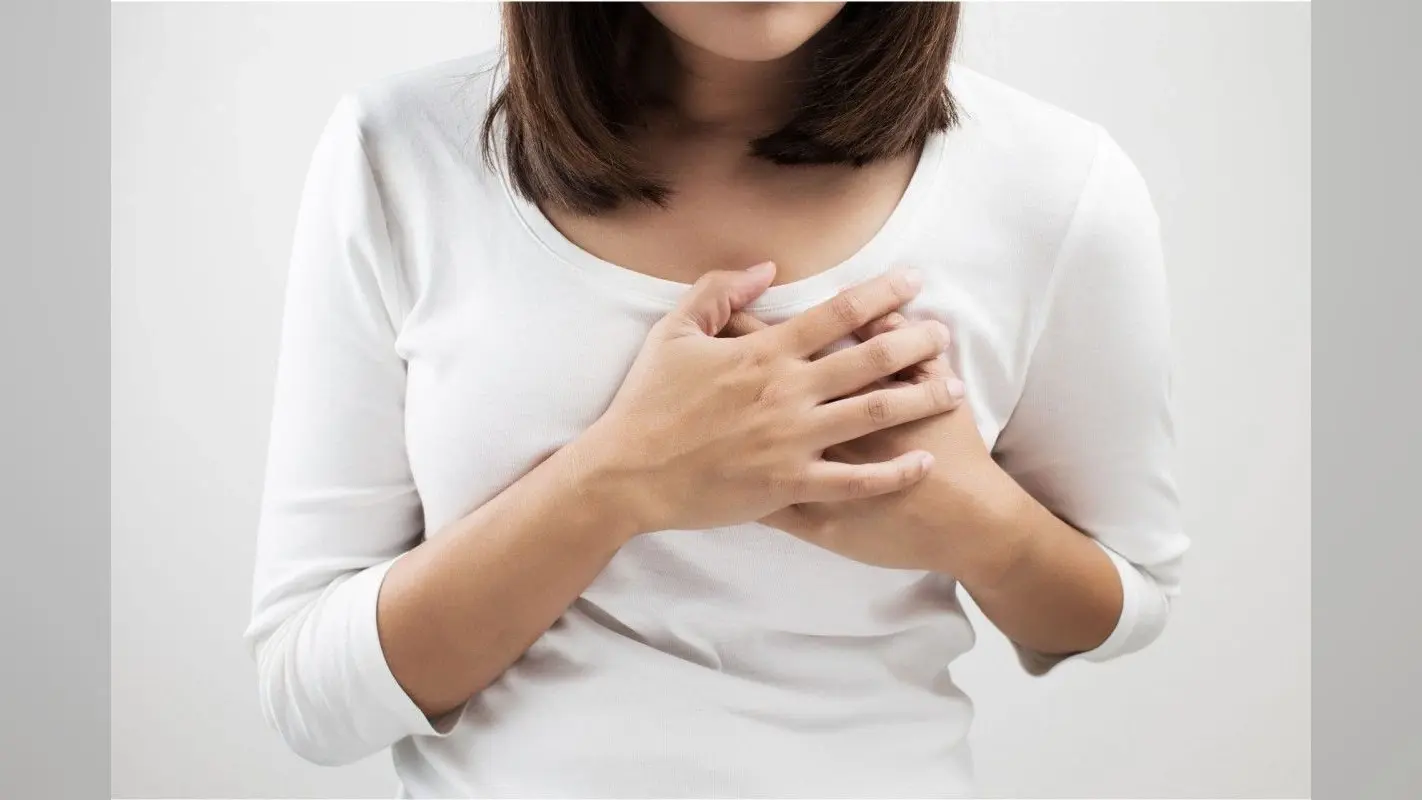 Ayurvedic Tips: सीने में दर्द है तो अपनाएं ये आयुर्वेदिक उपाय