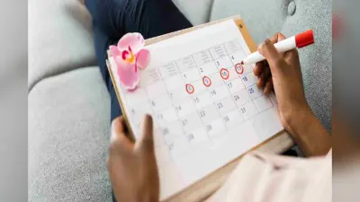 Delayed Period: दवा के बिना भी बढ़ा सकती हैं पीरियड्स की डेट? पीरियड लेट करने के लिए खाएं ये 5 चीज