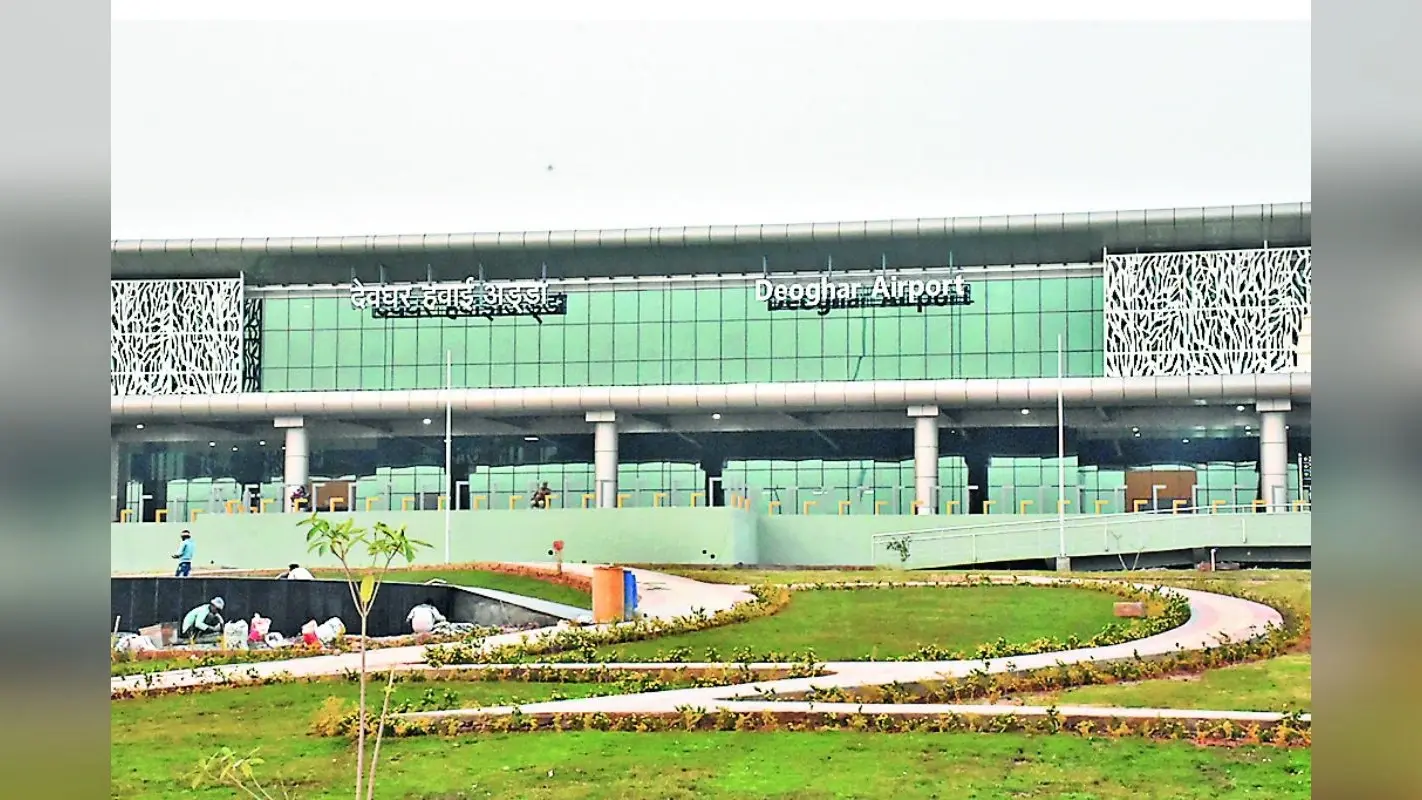 Deoghar Airport: देवघर एयरपोर्ट पर घने बादल और तेज बारिश में भी फ्लाइट की होगी सेफ लैंडिंग, AAI की बड़ी सौगात
