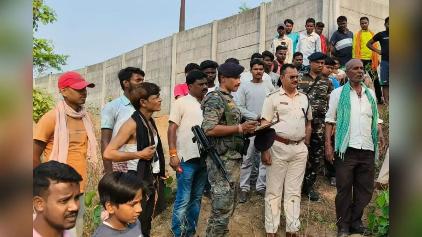 धनबाद में स्कूल से घर लौट रही छात्रा की धारदार हथियार से हत्या, गला काटने से आरोपी भी घायल
