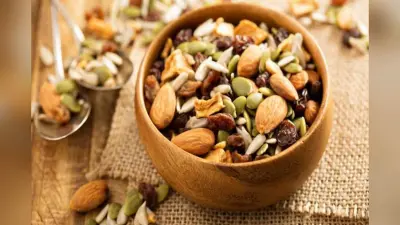 Dried Fruit: सुबह भीगे हुए ड्राई फ्रूट्स खाने के फायदे, डायटीशियन से जानिए ड्राई फ्रूट्स खाने का तरीका