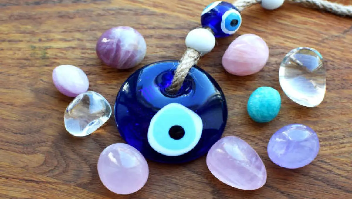 Evil Eye Remedies: क्या होती है बुरी नजर, बच्चों की कैसे उतारे नजर, आजमाएं ये तरीका