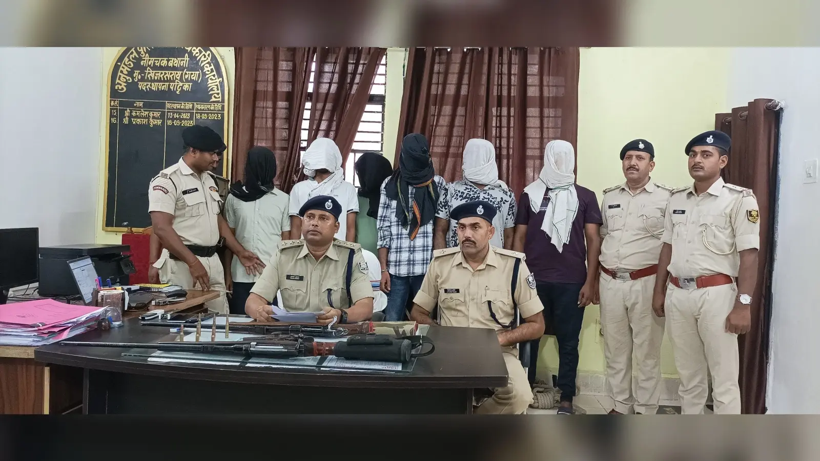 अपराधी राजू खान पांच साथियों के साथ गिरफ्तार