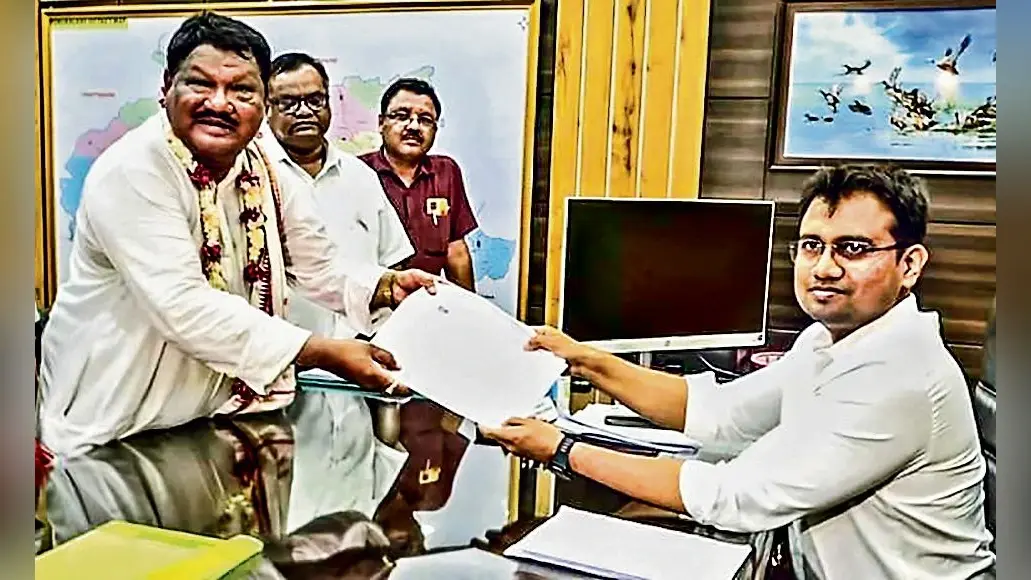 सुंदरगढ़ लोस सीट : भाजपा से जुएल ओराम, कांग्रेस के जनार्दन देहुरी ने भरा नामांकन
