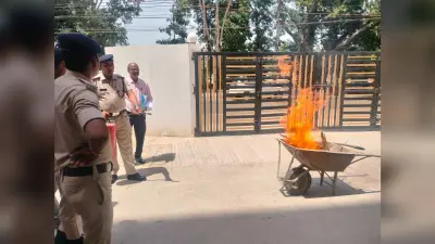 फायर ब्रिगेड की टीम ने कंट्रोल एंड कमांड सेंटर के कर्मचारियों को अग्नि से बचाव की दी ट्रेनिंग