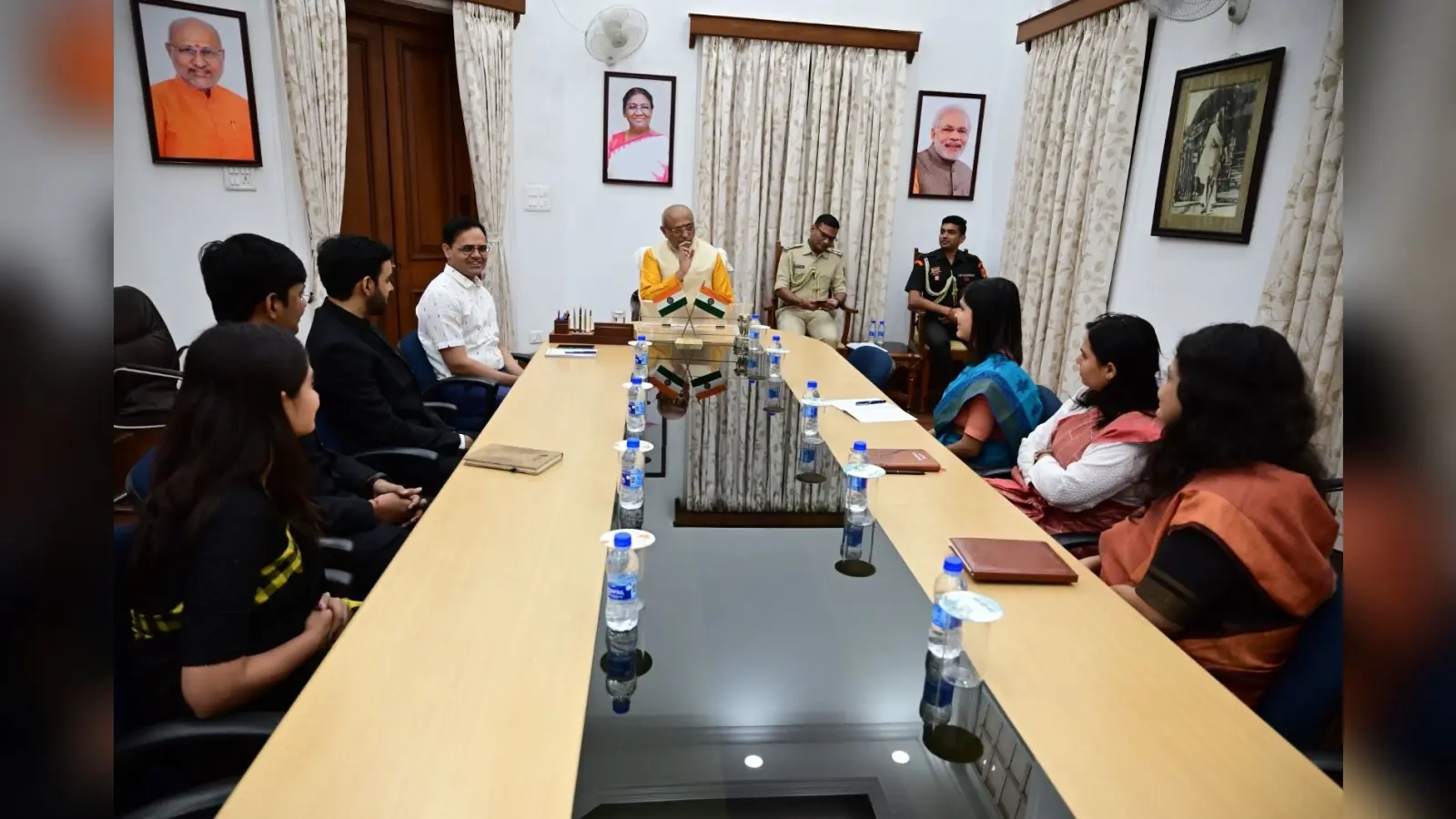 आइएएस स्वहित नहीं, बल्कि समाज उत्थान के लिए कार्य करें : राज्यपाल