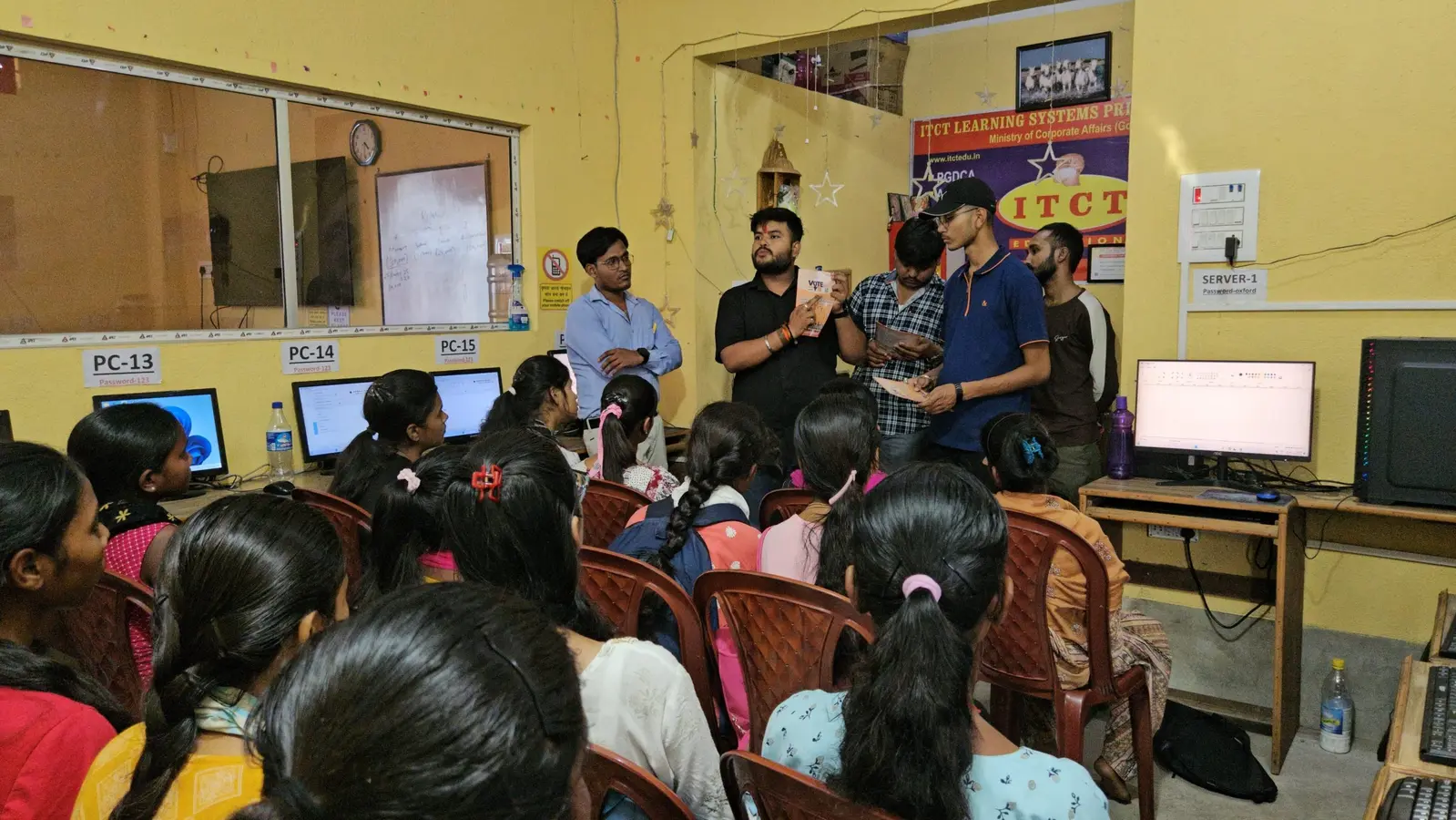 अभाविप सदस्यों ने चलाया मतदाता जागरूकता अभियान
