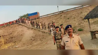शांतिपूर्ण चुनाव संपन्न को लेकर पुलिस पदाधिकारियों ने किया फ्लैग मार्च