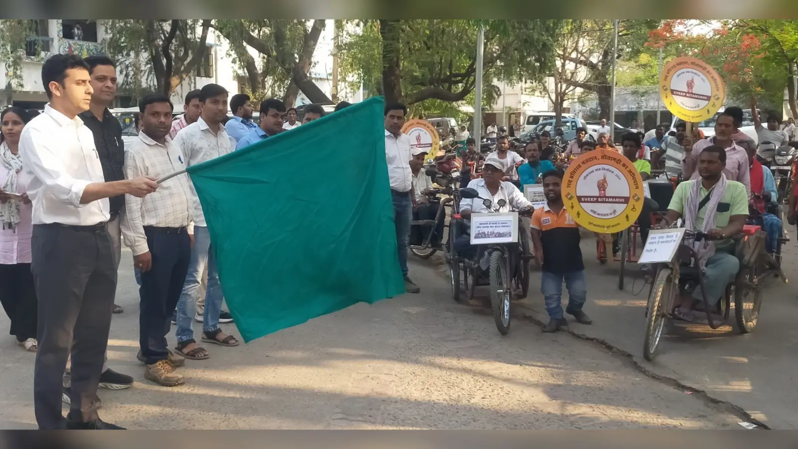 दिव्यांग मतदाताओं ने निकाली मतदाता जागरूकता रैली