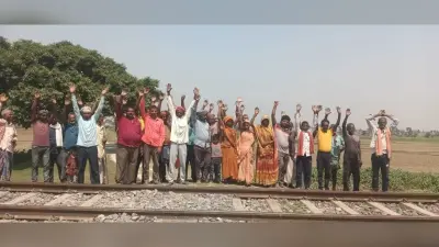 अधूरे पुल निर्माण को ले दो वार्ड के लोगों ने वोट बहिष्कार का लिया निर्णय