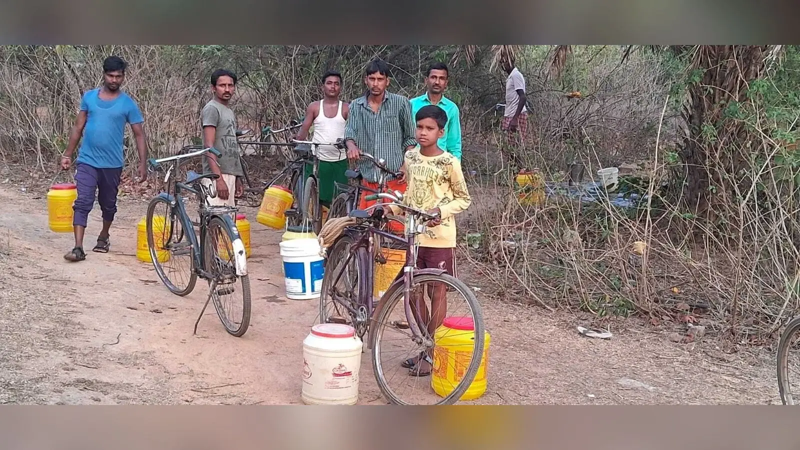 चितरा कोलियरी के दमगढ़ा गांव में पेयजल संकट, ग्रामीणों को हो रही परेशानी
