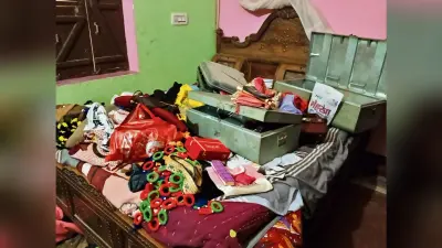 पूर्व मुखिया समेत दो घरों से लाखों की चोरी