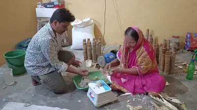 सिंगल यूज प्लास्टिक का विकल्प बना गन्ने की खोई से बना कप-प्लेट