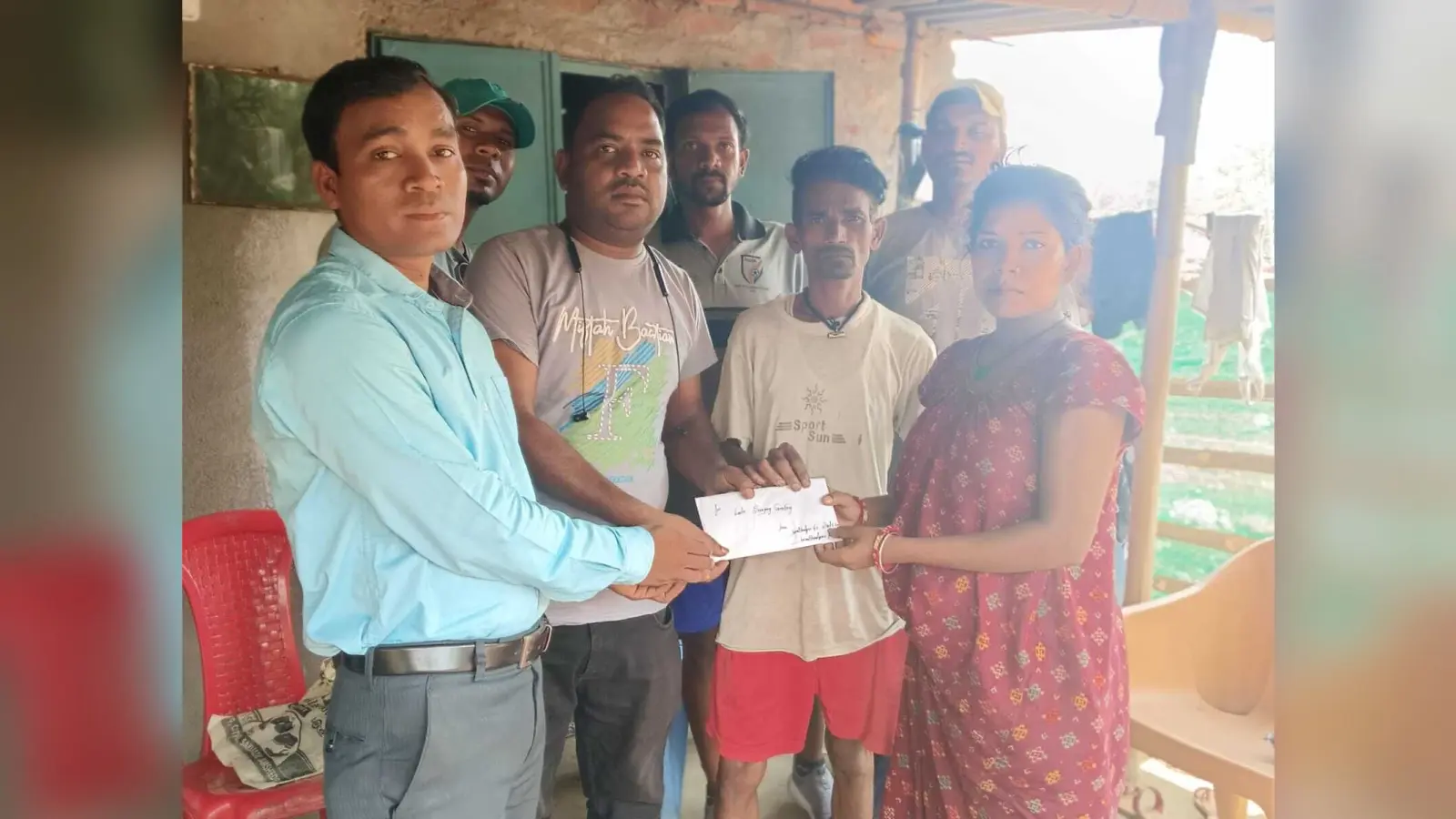 सोशल मीडिया ग्रुप के साथियों ने श्राद्धकर्म के लिए 25 हजार रुपये मदद की