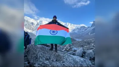 बनकटवा के मणिभूषण ने कंचनजंघा पर लहराया तिरंगा