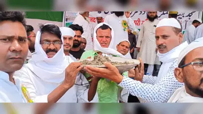 भिखराजपुर में मस्जिद की छत ढलाई में सैकड़ों लोगों ने किया श्रमदान