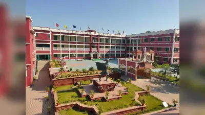 मैट्रिक में 98.20% अंक लाकर राखी, 12वीं साइंस में 97.75% लाकर सौरभ कुमार भट्टाचार्य व 94.75% लाकर मीमिषा चक्रवर्ती बनी कॉमर्स की जिला टॉपर