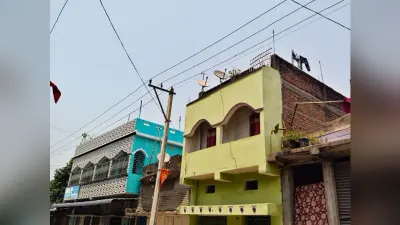 घरों के करीब से गुजरता 11 हजार वोल्ट का तार, बड़े हादसे की आशंका