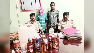 होटल से अवैध अंग्रेजी और देसी शराब बरामद