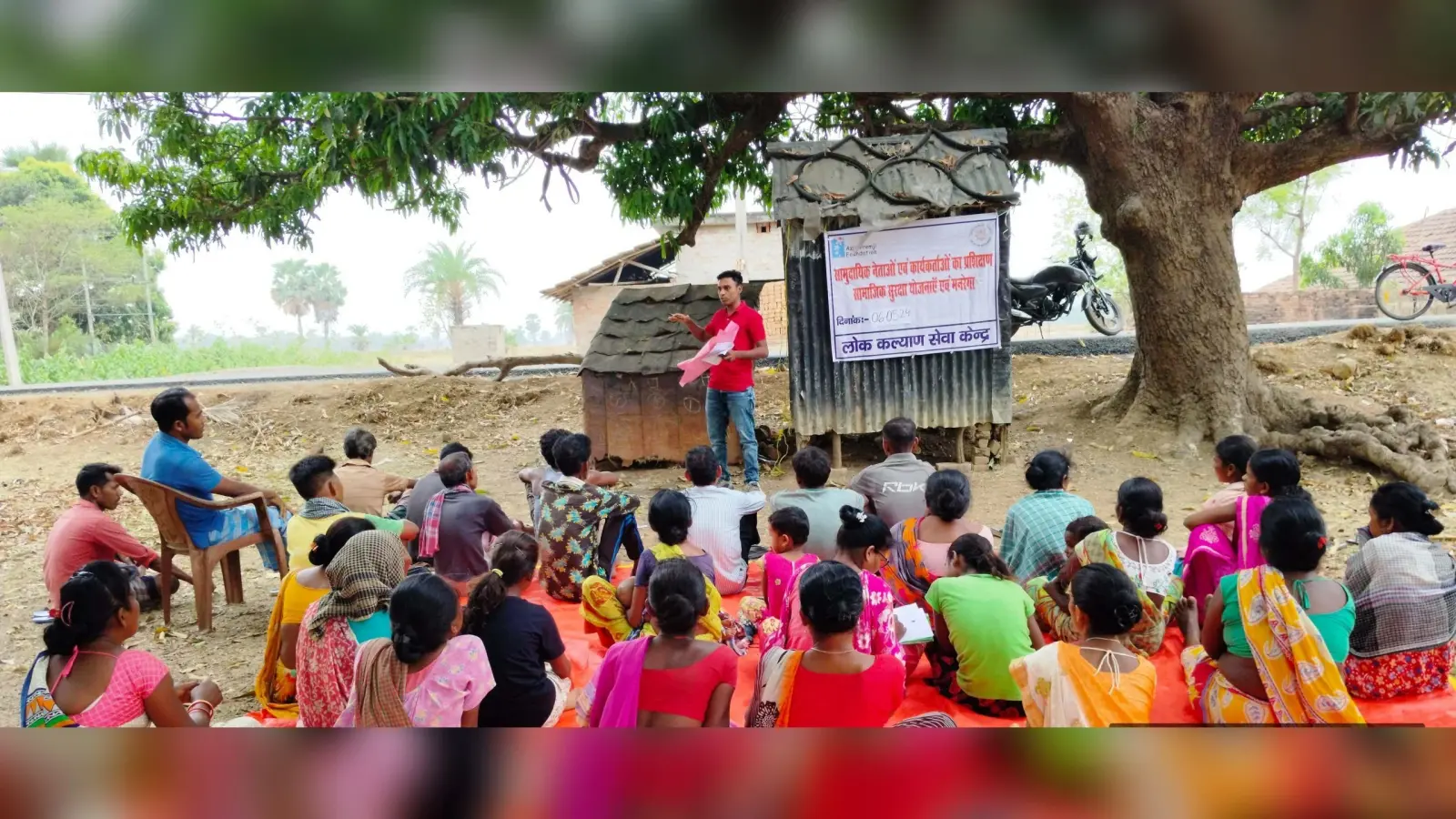 ग्रामीणों को मनरेगा व सामाजिक सुरक्षा के प्रति किया जागरूक