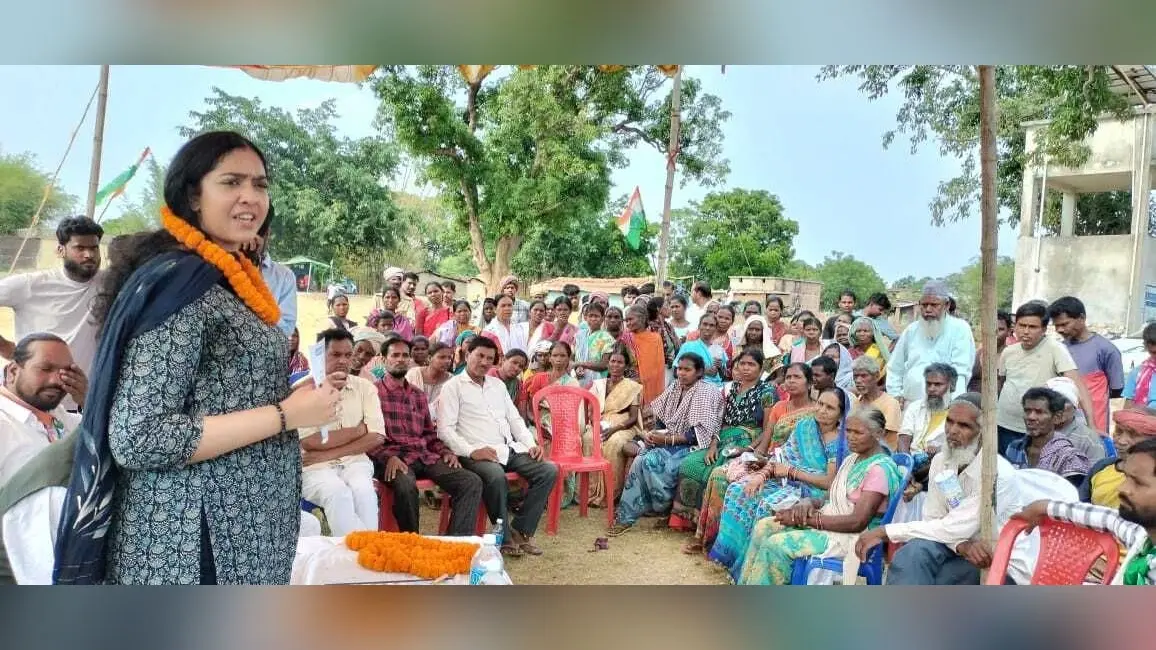 कांग्रेस प्रत्याशी ने रातू में की पदयात्रा, मतदान की अपील