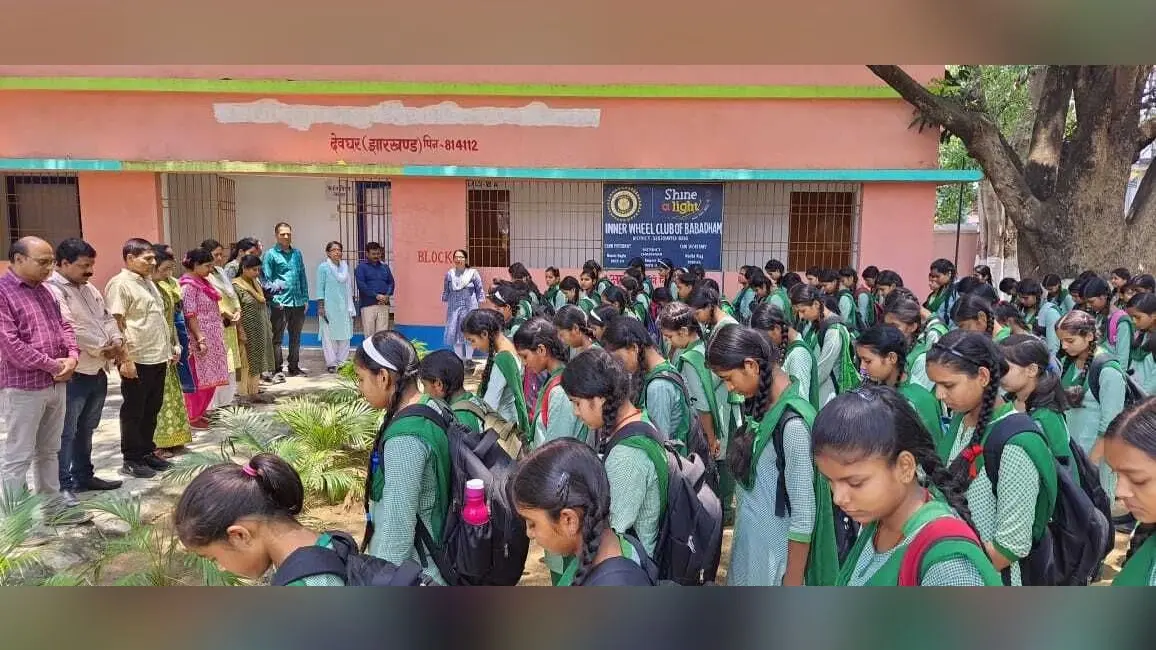 मातृ मंदिर गर्ल्स प्लस टू स्कूल में शोकसभा