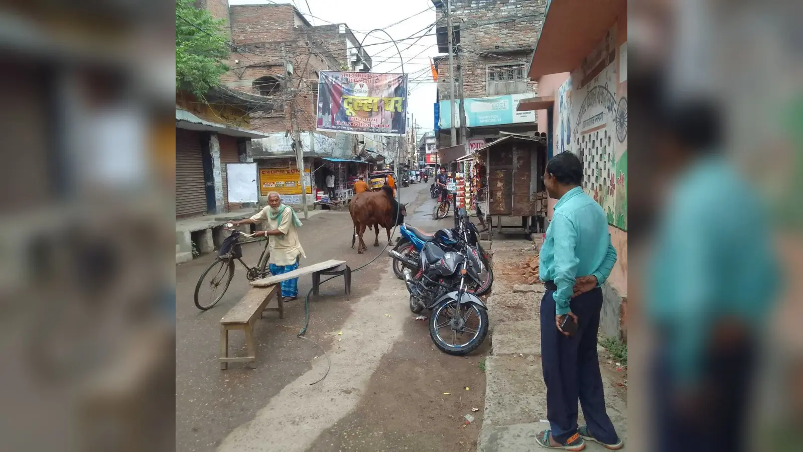 बाजार में टूटकर गिरा हाइटेंशन बिजली तार, मची अफरातफरी