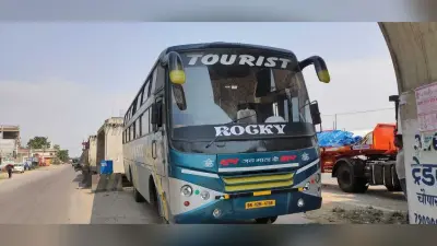 एसी टूरिस्ट बस से पशु तस्करी, ठूंस-ठूंस कर भरे थे 25 मवेशी