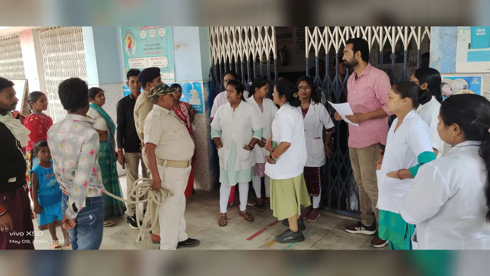 जीएनएम से मारपीट से नाराज स्वास्थ्यकर्मियों ने की हड़ताल