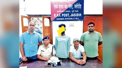 ट्रेन में चोरी करने वाले को पकड़ा