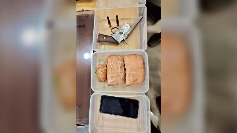 अपराध की योजना बनाते चार बदमाश चढ़े पुलिस के हत्थे, हथियार व चरस बरामद