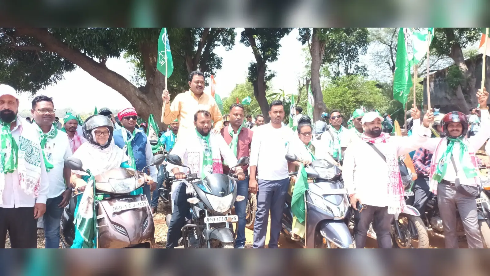 झामुमो ने बाइक रैली निकाली, कांग्रेस के लिए मांगे वोट