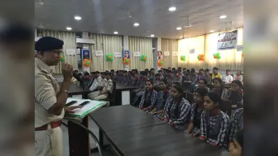 कैंपस : केवि में बच्चों को दी गयी यातायात नियमों की जानकारी