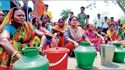 बांकुड़ा : जल संकट के चलते ग्रामीणों ने जाम की सड़क