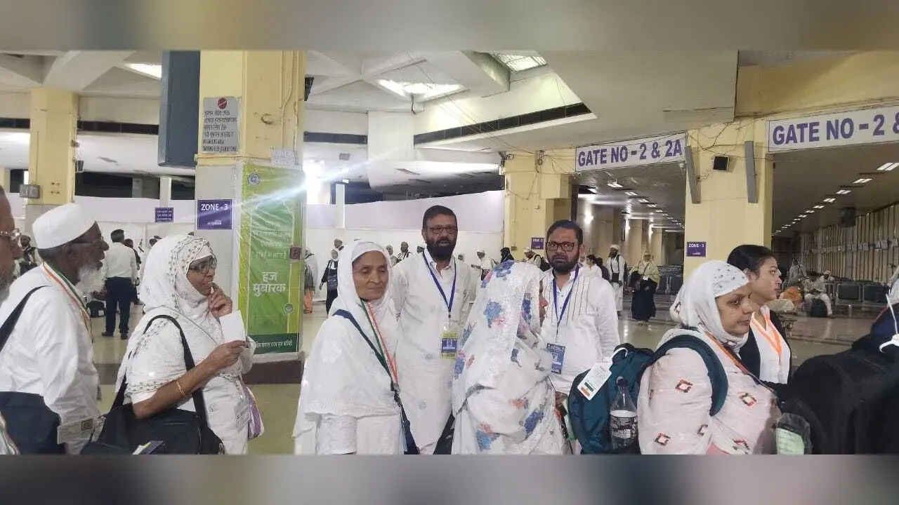 हज यात्रियों का जत्था मदीना पहुंचा