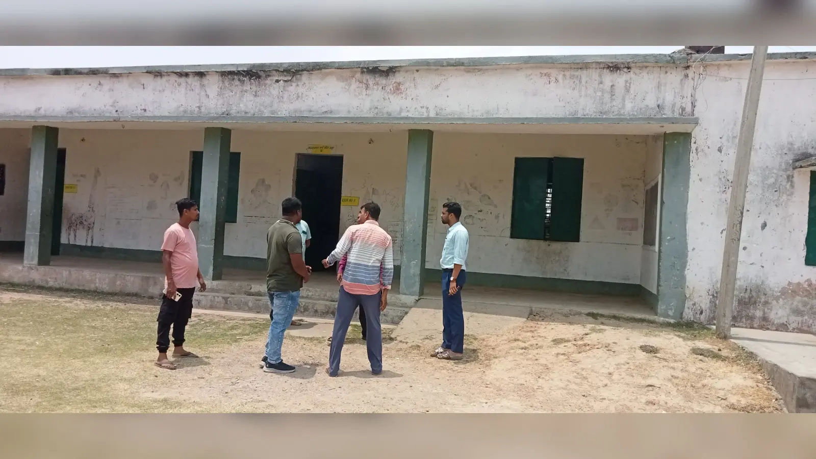 चुनाव :: बूथों पर मतदानकर्मियाें के आवासन में न हो परेशानी, रखें नजर : बीडीओ