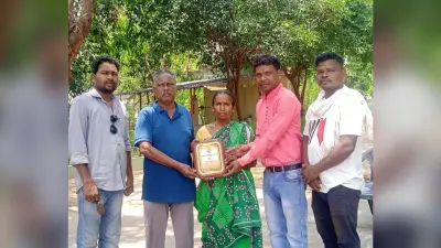 कारगिल शहीद दिलीप बेसरा के माता-पिता को किया सम्मानित