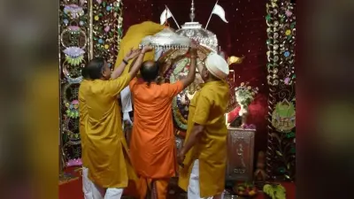 झारसुगुड़ा : शहर के 13 दादी भक्त परिवारों ने चांदी का छत्र अर्पित किया, मंगलपाठ में झूमीं महिलाएं