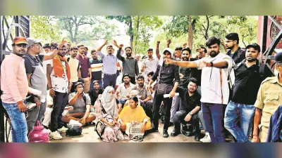 फेल विद्यार्थियों ने पास कराने को लेकर विवि में किया हंगामा, एफआइआर दर्ज