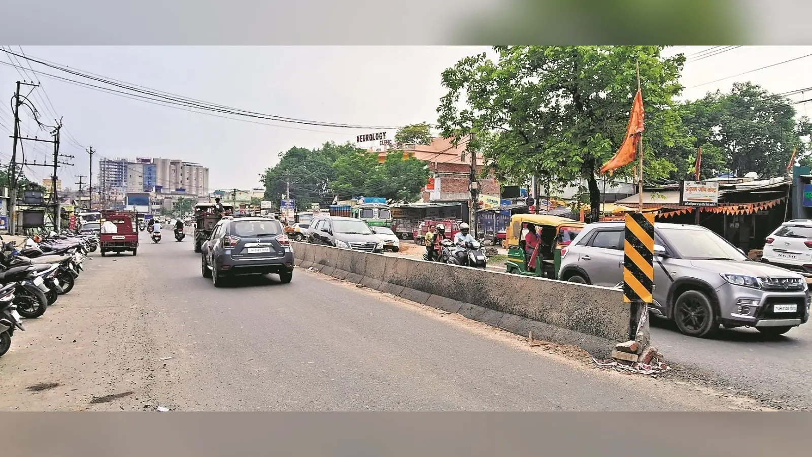 कांटाटोली-बूटी मोड़ सड़क पर डिवाइडर ने चलना किया मुश्किल