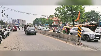 कांटाटोली-बूटी मोड़ सड़क पर डिवाइडर ने चलना किया मुश्किल