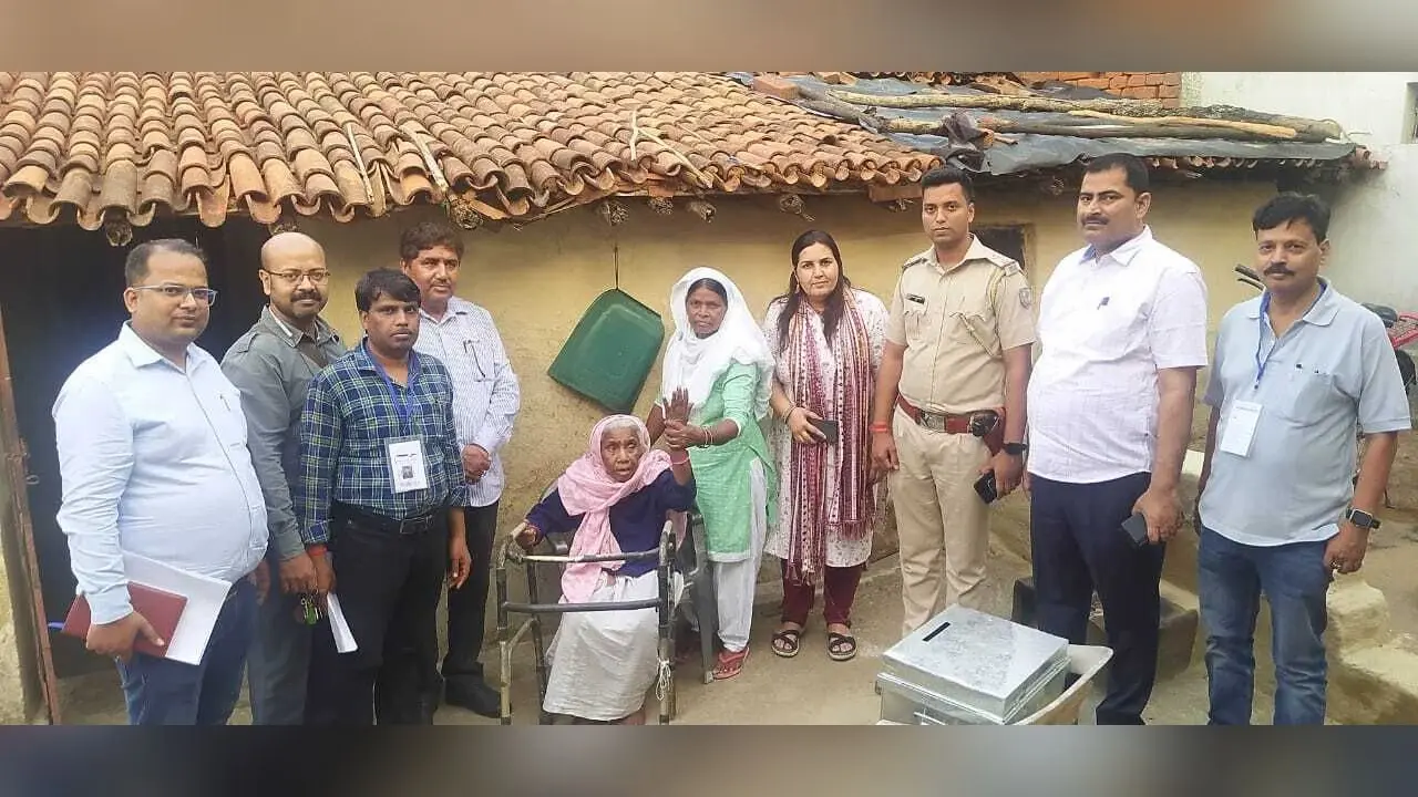 सदर प्रखंड से 21 लोगों ने की होम वोटिंग