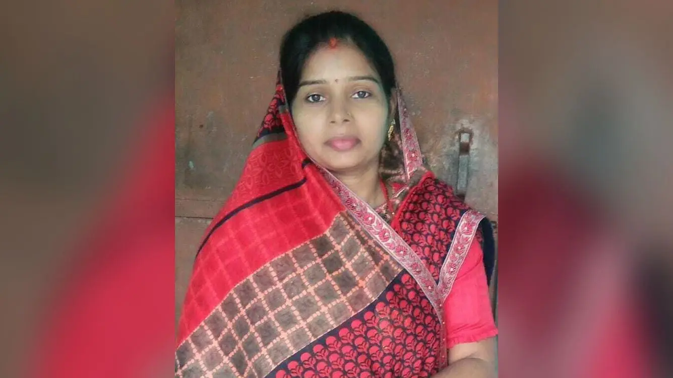 मुखिया पति और भैसुर के विरुद्ध बीडीओ से की शिकायत