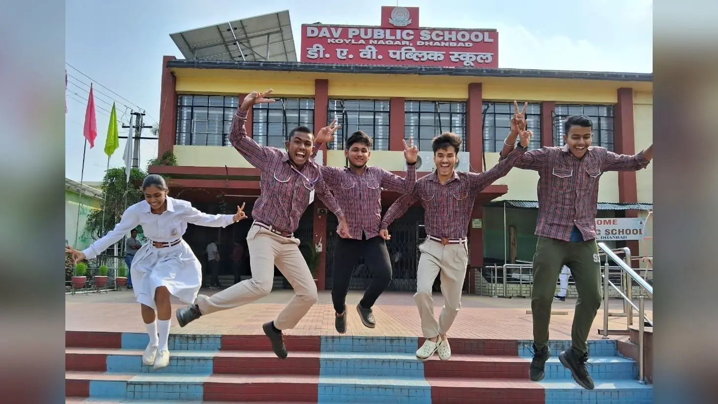 सीबीएसई की 10वीं में लड़कों, 12वीं में बेटियों का दबदबा