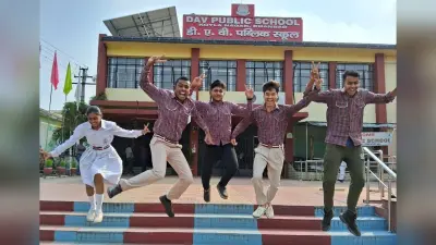 सीबीएसई की 10वीं में लड़कों, 12वीं में बेटियों का दबदबा