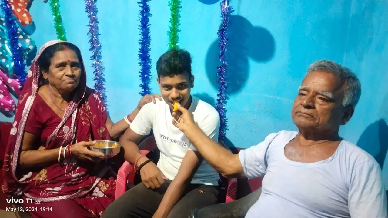 10वीं में 96.8 प्रतिशत अंंक लाकर यश राज ने बढ़ाया मान